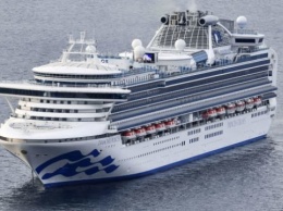 В Японии лайнер с тысячами пассажиров отправили на карантин из-за коронавируса
