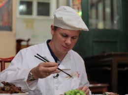 Поедание лягушек и сала: Дмитрий Комаров поделился впечатлениями от китайской кухни
