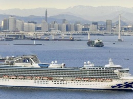 На борту японского лайнера 10 пассажиров заразились коронавирусом