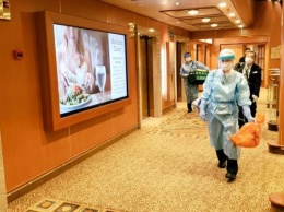 Карантин на круизном лайнере в Японии: заболевших коронавирусом уже десять
