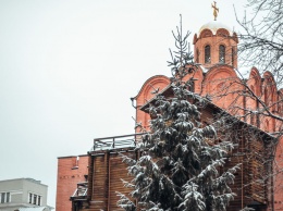 В Киеве зима поняла, что она зима и засыпала улицы снегом