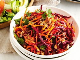 Сезонный салат для похудения из свеклы и капусты: рецепт от диетолога