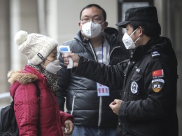 Коронавирус: китаянка притворилась больной и напугала насильника: фото