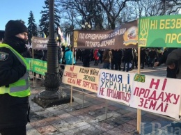 Зеленский приехал в Раду для консультаций с фракцией "Слуга народа" по земельному закону