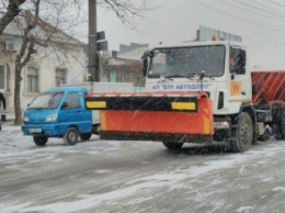 За ночь на дороги Николаева высыпали 90 т солевой смеси