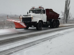 Гололед и снежные заносы: ситуация на дорогах Харьковщины, - ФОТО