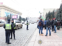 Потасовка во время митинга возле ХОГА: «копы» разоблачили мужчину, распылившего газ