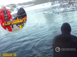 Прыгнула в ледяную воду на глазах любимого: патрульные Луганщины показали видео удивительного спасения
