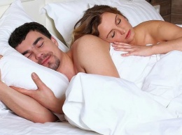 Ученые объяснили, почему спать на спине вредно