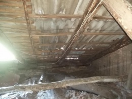 После резонансной публикации, коммунальщики увидели крышу-решето в мелитопольской многоэтажке