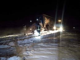 Запорожские спасатели вытащили из снежных заносов 36 автомобилей, - ФОТО