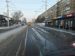 Недоброе утро: на Калиновой затопило дорогу, а в домах пропала вода