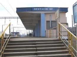В Киеве поезд насмерть сбил 17-летнюю девушку
