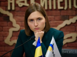 «Сорри, не даю»: министр Новосад отказалась говорить, откуда у нее квартира за миллион