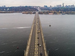 В Киеве с 10 февраля на неопределенный срок закроют две полосы на мосту Патона