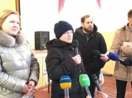 Главное за ночь воскресенья 9 февраля: провокации Порошенко, скандал в "Слуге народа" и новые пенсии