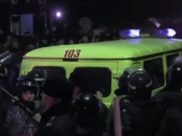 Беспорядки в Казахстане: сожжены десятки домов и автомобилей, число жертв растет (видео)