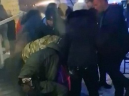 ЧП в запорожском аэропорту: нападение пограничников попало на видео