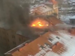 В Харькове горит крыша шестиэтажного дома. Есть пострадавший, - ВИДЕО