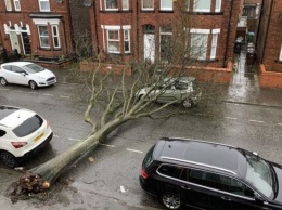 На Британию обрушился мощный ураган, есть опасность серьезных наводнений