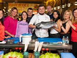 Бесплатный мастер-класс и блюда от шефа из-под ножа: в Киеве ресторан "Евразия" приглашает на "Праздник лосося"
