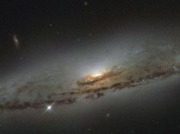 Впервые ученые обнаружили чудовищную мертвую галактику