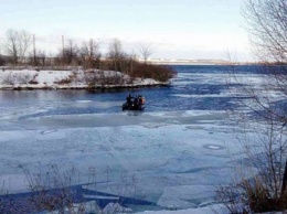 Во Львовской области четверо рыбаков провалились под лед, один скончался от переохлаждения