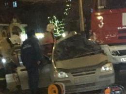 В Симферополе пожарная машина службы протаранил легковушку - погиб человек