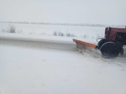 В Запорожской области дороги от снега расчищают 58 единиц спецтехники