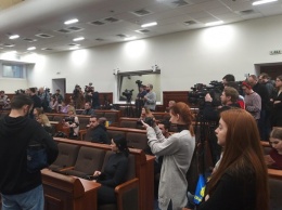 Депутаты Рады протестировали новую сенсорную кнопку