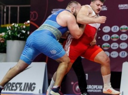 Украинский тяжеловес победил россиянина в схватке за бронзу чемпионата Европы