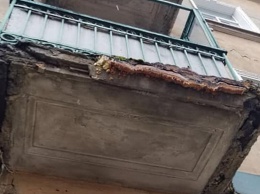 В центре Кривого Рога с домов падают куски бетона