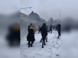 В центре Днепра задымился забитый пассажирами трамвай (ФОТО)
