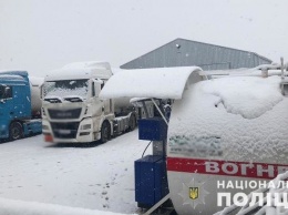 На Днепропетровщине преступная группировка с подпольной АЗС нанесли государству урон в десятки миллионов гривен, - ФОТО