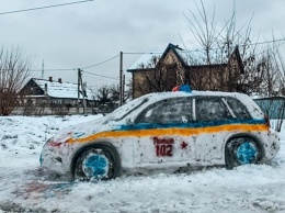 Полицейская машина из снега в Днепре: реакция патрульных и новый «креатив» авторов