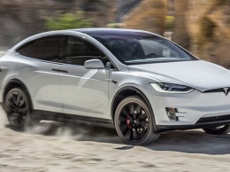 Tesla отзывает более 15 тыс. автомобилей в США и Канаде