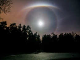 В небе над Канадой произошло редкое атмосферное явление: впечатляющие фото