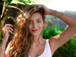 "Трусы до ушей": Регина Тодоренко в бикини обескуражила сеть пикантным пляжным фото