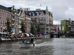 Борьба с туристами: в Амстердаме хотят запретить продажу каннабиса