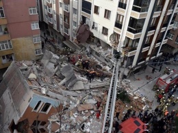 В Стамбуле рухнул многоэтажный дом