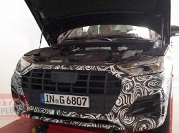 Появились свежие фотографии обновленного кроссовера Audi Q5