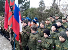 Оккупанты устроили детям праздник в военной форме: фото ''зомби-митинга'' в Крыму