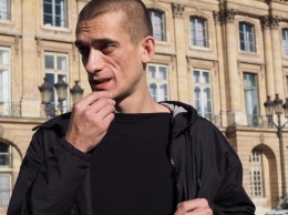 Во Франции задержали художника Павленского и его подругу после публикации компромата на местного политика