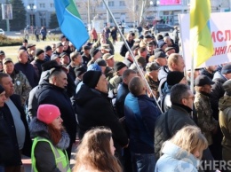 Под стенами херсонской облгосадминистрации масштабный митинг