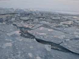 На Харьковщине дети провалились под лед: двое погибли, одного спасли