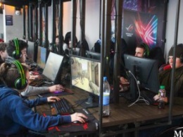 В Днепре состоялся шоу-матч по CS: GO между киберспортсменами 55+ и любителями