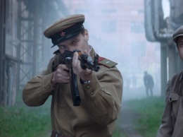Юрий Борисов отправляет АК-47 на фронт