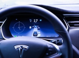 В автопилоте Tesla обнаружена уязвимость, позволяющая разгоняться до предельной скорости