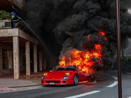Редчайшая Ferrari F40 сгорела дотла прямо посреди дороги (видео)