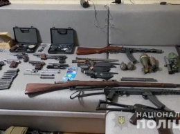 Полиция задержала одессита с посылкой с оружием из Донбасса